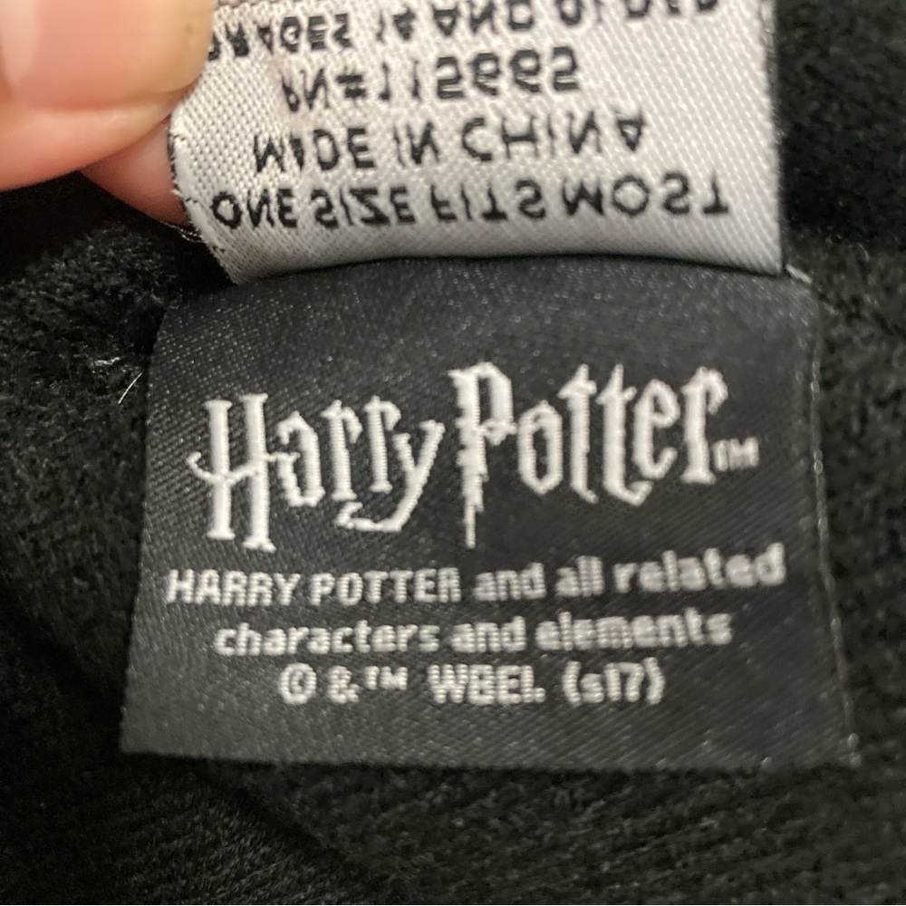 Harry Potter Warner Bros Hogwarts Knit Hat - Picture 9 of 9